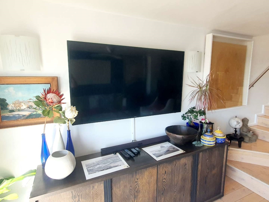 To Let 2 Bedroom Property for Rent in Green Point Western Cape